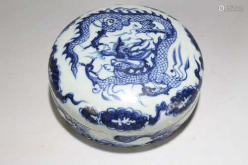 A Chinese Blue and White Dragon-decorating Porcelain