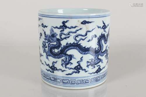 A Chinese Blue and White Dragon-decorating Porcelain