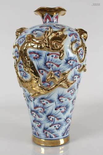 A Chinese Duo-handled Dragon-decorating Plated