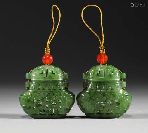 In the Qing Dynasty, Hotan Jasper sachets were a pair