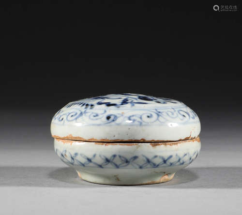 Ming Dynasty, blue and white flower print box