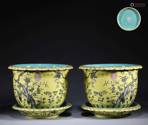 In the Qing Dynasty, there was a pair of flower pots with ye...