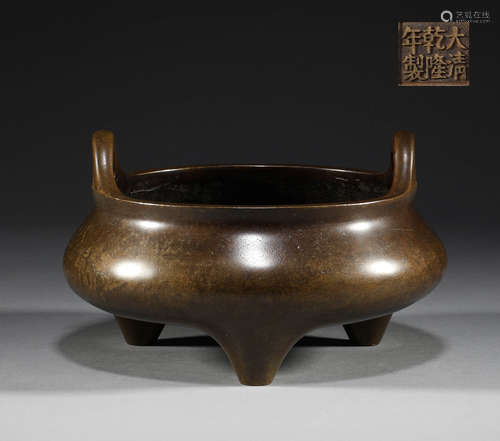 In the Qing Dynasty, the bronze three legged two ear censer