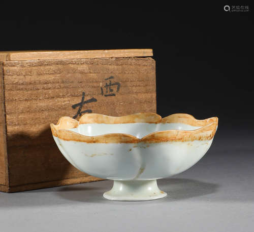 Song Dynasty, Hutian kiln petal mouth high enough cup