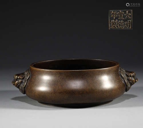 In the Ming Dynasty, the bronze double animal ear censer
