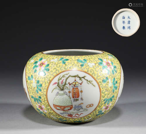 In the Qing Dynasty, the pastel flower pattern was washed by...