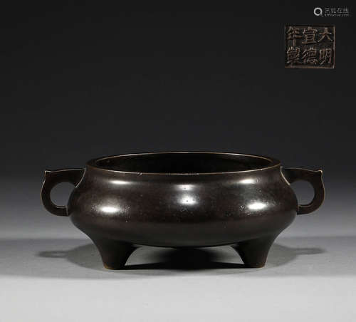 In the Ming Dynasty, the bronze three legged two ear censer