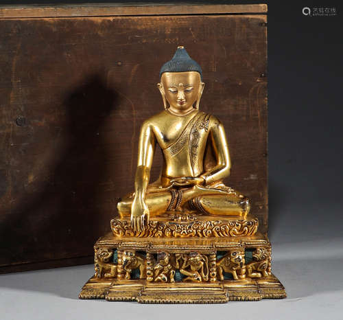 In the Qing Dynasty, the bronze gilded Buddha Buddha of Saky...