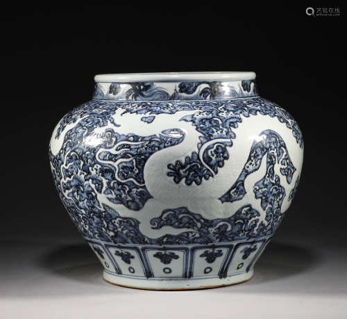 Yuan Dynasty, blue and white dragon pattern pot