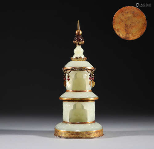 In the Tang Dynasty, Hotan jade wrapped gold pagoda