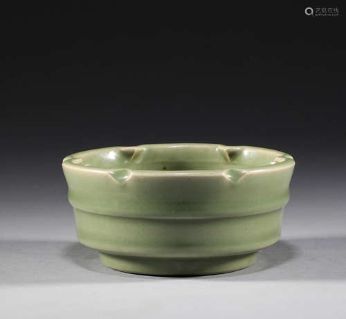 Celadon pen washing in Song Dynasty