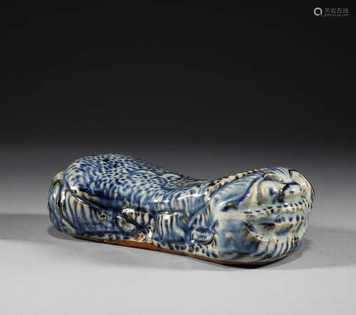 Ming Dynasty, blue and white tiger type pulse pillow