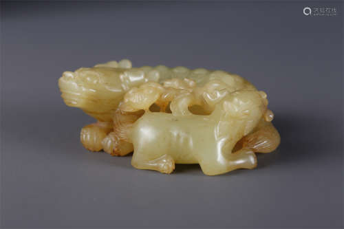 A Hetian Jade Auspicious Beast Sculpture.