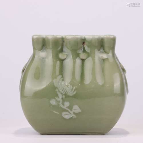 Celadon Glaze Chrysanthemum Bundle Vase
