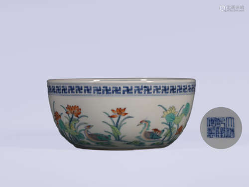 Doucai Glaze Mandarin Ducks Brush Washer