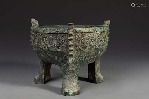 Bronze Tripod Vessel Ding