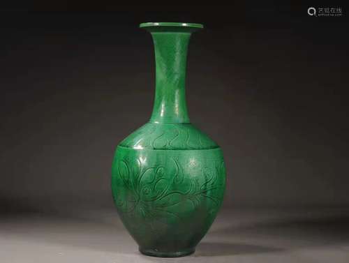 Ding Ware Green-Enamel Bottle Vase