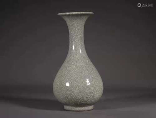 Ge Type Ice Crackle Pear-Shape Vase