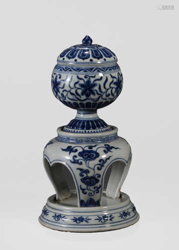 Blue and White Scrolling Grass Vessel Dou