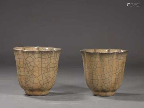 Pair of Guan Type Lobed Cups