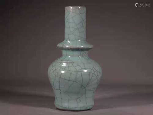 Guan Type Ice Crackle Vase