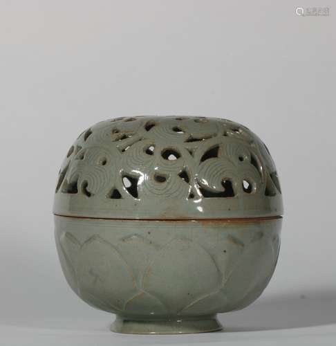 Yue Kiln Porcelain Cover Box, China