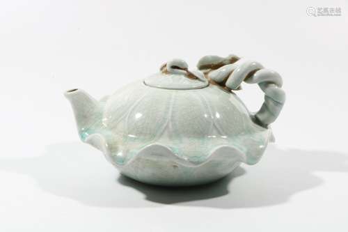 Green Glaze Porcelain Pot, China