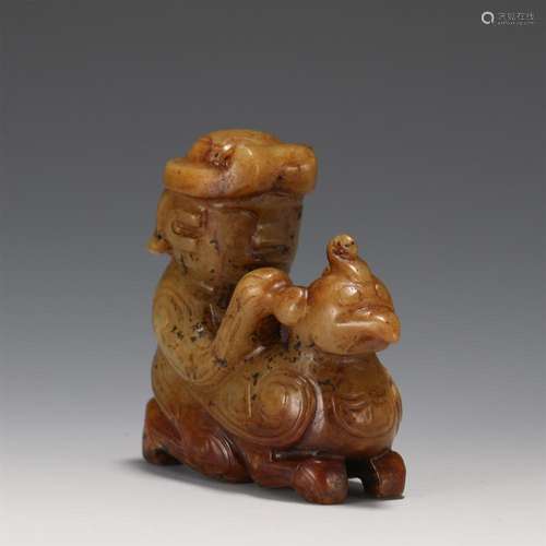 A CHINESE JADE FIGURE STATUE