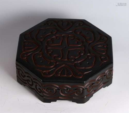 A CHINESE LACQUER LIDDED BOX