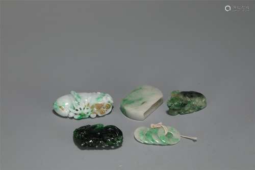 A GROUP OF CHINESE JADE PENDANT