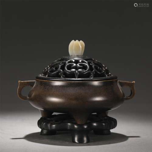 A CHINESE BRONZE CENSER