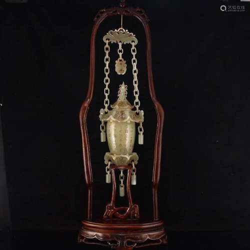 Qing Hetian Jade Palace Lantern Shape Braced Chain Vase