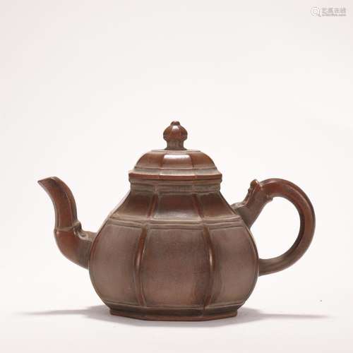 A CHINESE ZISHA CLAY TEAPOT