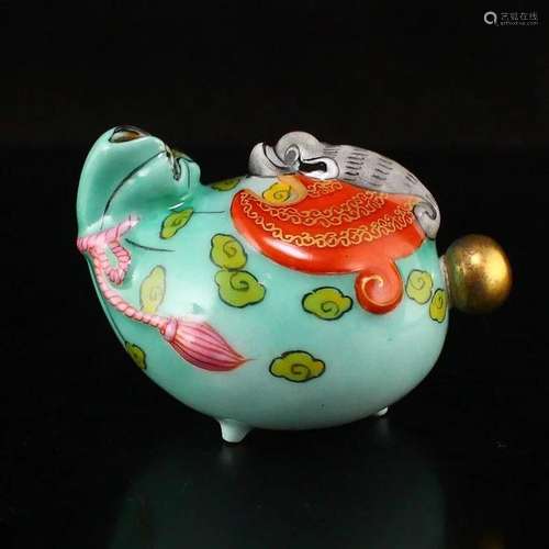 Gilt Gold Famille Rose Money Bag Porcelain Snuff Bottle