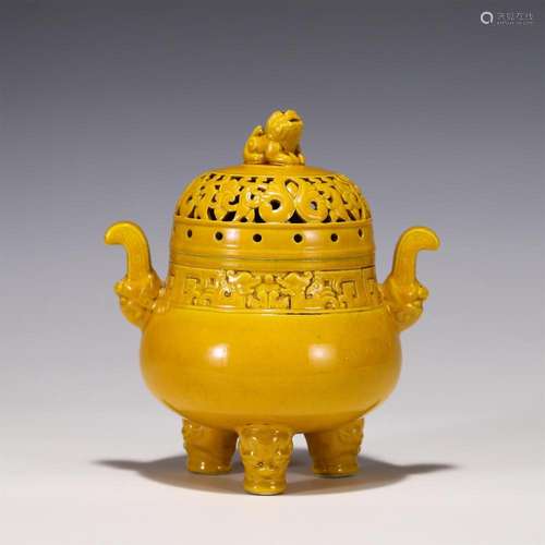 A CHINESE YELLOW GLAZE PORCELAIN TRIPOD INCENSE CAGE