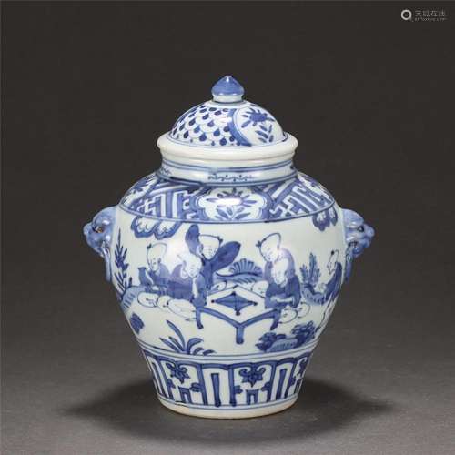 A CHINESE BLUE AND WHITE PORCELAIN LIDDED JAR