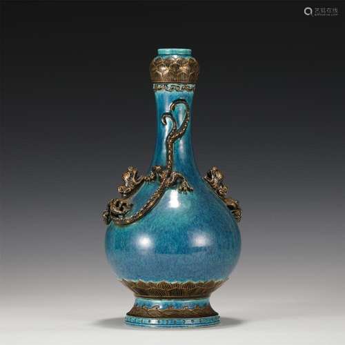 A CHINESE PORCELAIN VASE