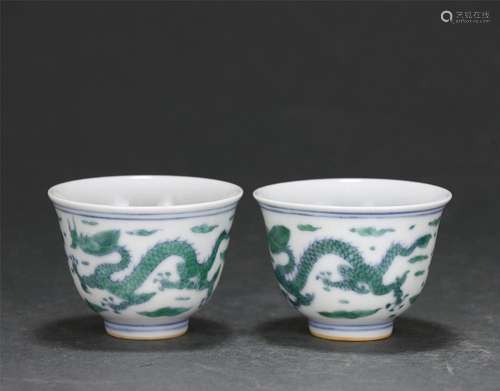 A CHINESE DOUCAI PORCELAIN DRAGON PATTERN CUPS