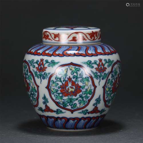 A CHINESE DOUCAI PORCELAIN FLORAL LIDDED JAR