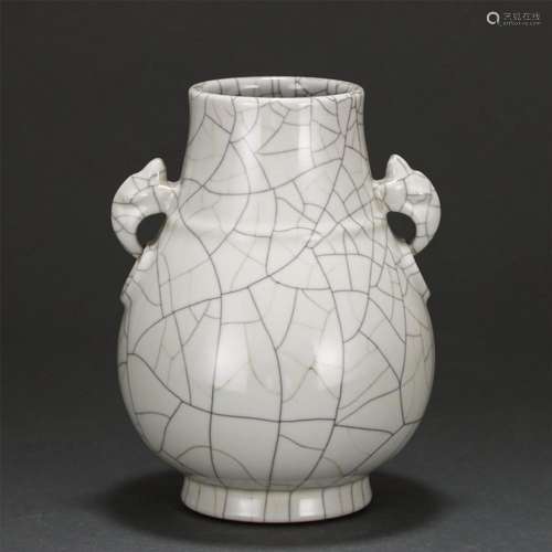 A CHINESE CRACKED GLAZE PORCELAIN ZUN VASE