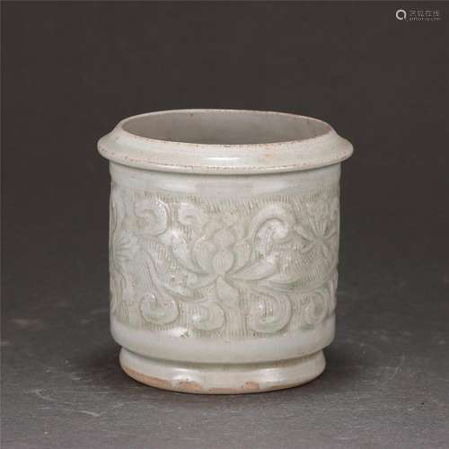 A CHINESE HUTIAN TYPE GLAZE PORCELAIN FLORAL CUP