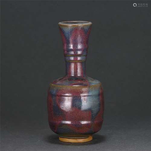 A CHINESE JUN TYPE GLAZE PORCELAIN VASE