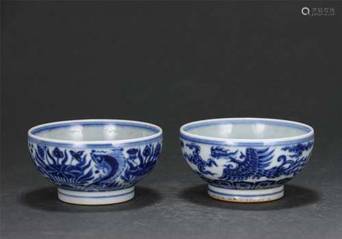 A PAIR OF CHINESE BLUE AND WHITE PORCELAIN CUPS