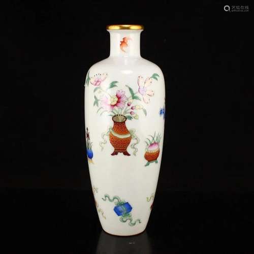 Chinese Gilt Edge Famille Rose Porcelain Vase