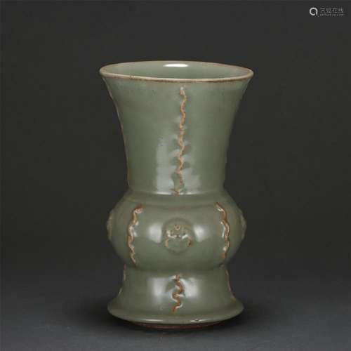 A CHINESE YUE TYPE GLAZE PORCELAIN GU VASE