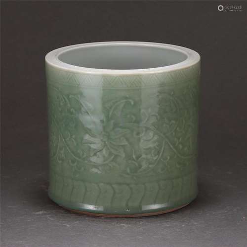 A CHINESE CELADON GLAZE PORCELAIN FLORAL BRUSH POT