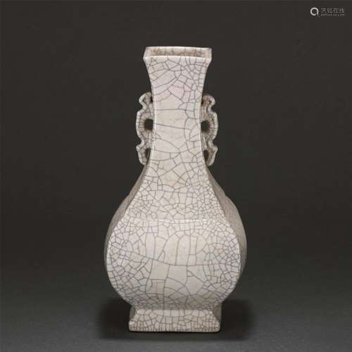 A CHINESE CRACKED GLAZE PORCELAIN SQUARE VASE