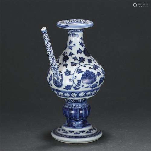 A CHINESE BLUE AND WHITE PORCELAIN FLORAL POT