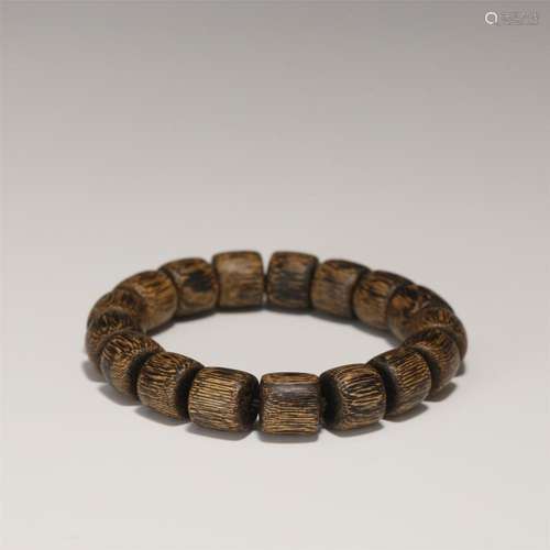 A CHINESE AGARWOOD BRACELET