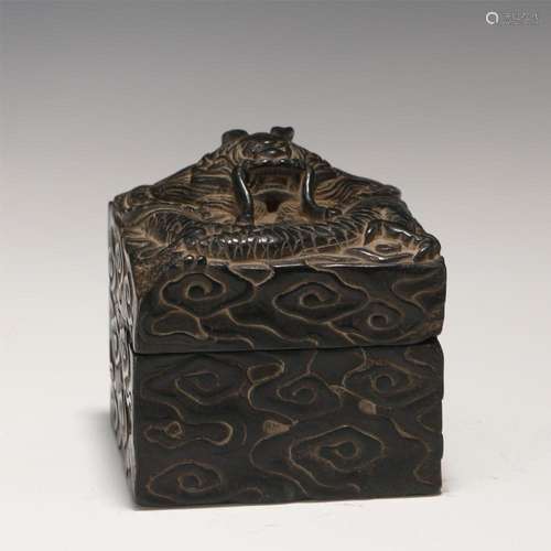 A CHINESE BLACK STONE DRAGON PATTERN BOX